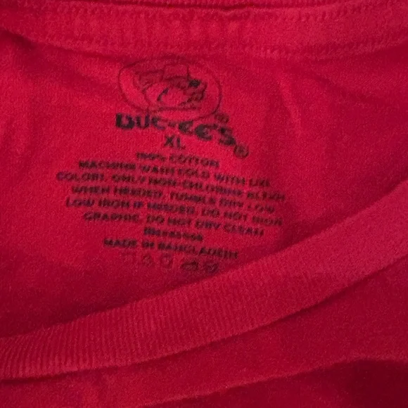 Buc-ees Red Graphic T-Shirt - Picture 2 of 3